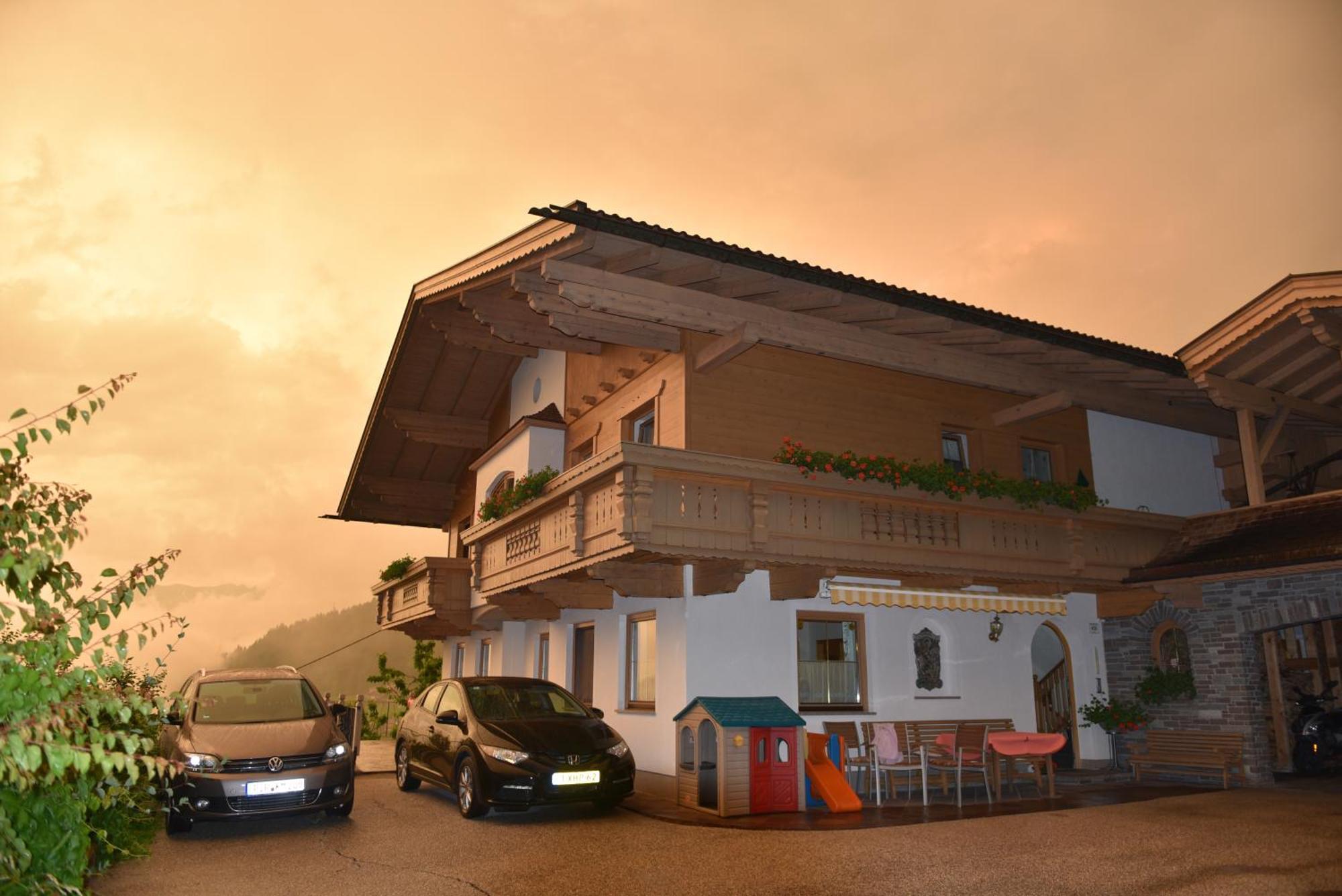 Ferienwohnung Ausblick Zillertal Hainzenberg Exterior foto